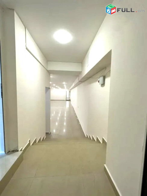Կոմիտասի պողոտայում Արաբկիրում ,1-ին գիծ, ապակե մուտք, վարձով է տրվում ընդարձակ կոմերցիոն տարածք,  135 ք.մ., For rent, կոդ G2057