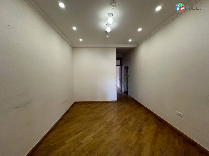 Կենտրոնում, 1-ին գիծ, վարձով է տրվում գրասենյակային տարածք, For rent, կոդ G2062