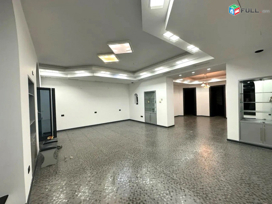 Կենտրոնում, 1-ին գիծ, պակյա ճակատ, ապակյա  առանձին մուտք, վարձով է տրվում կոմերցիոն տարածք, For rent, կոդ G2119