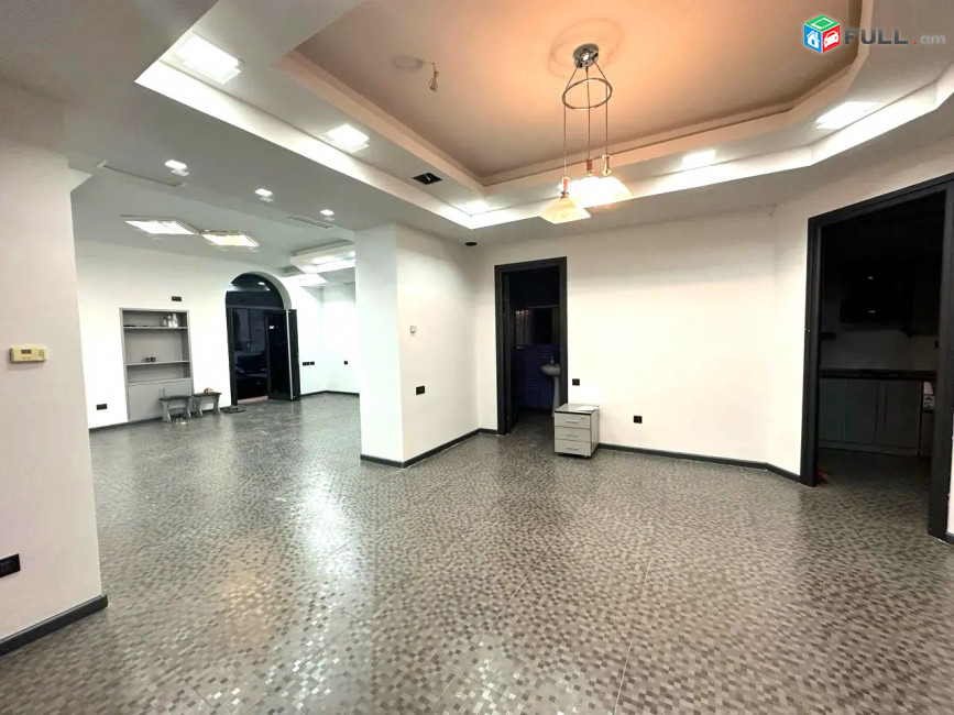 Կենտրոնում, 1-ին գիծ, պակյա ճակատ, ապակյա  առանձին մուտք, վարձով է տրվում կոմերցիոն տարածք, For rent, կոդ G2119