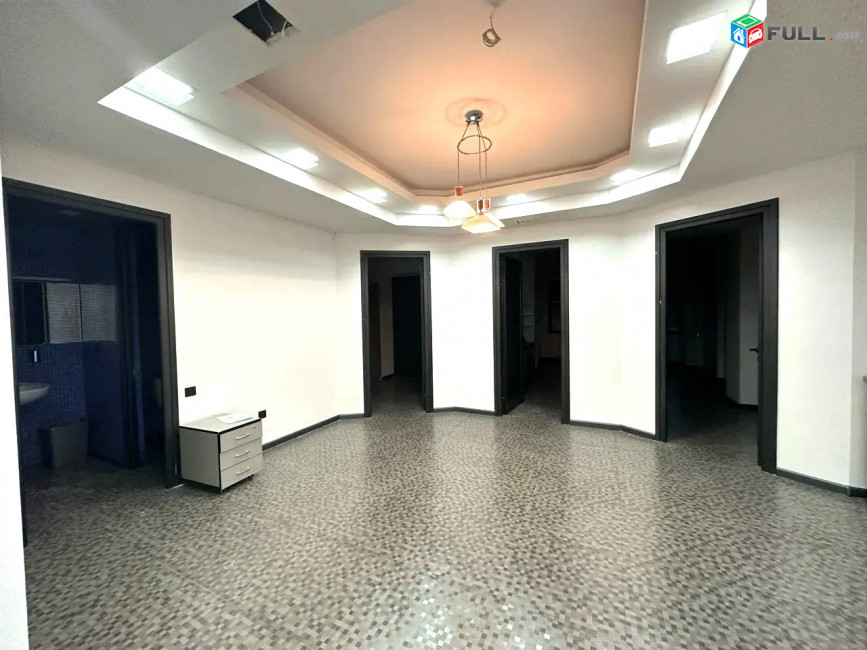 Կենտրոնում, 1-ին գիծ, պակյա ճակատ, ապակյա  առանձին մուտք, վարձով է տրվում կոմերցիոն տարածք, For rent, կոդ G2119