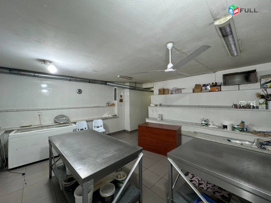 Զաքյան փողոցում, բանուկ հատվածում, 1-ին գիծ,վարձով է տրվում ընդարձակ ՝ 2 հարկից բաղկացած կոմերցիոն տարածք, For rent, կոդ G2188