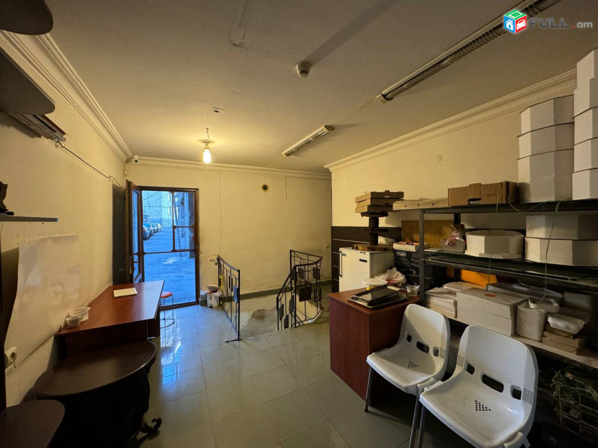 Զաքյան փողոցում, բանուկ հատվածում, 1-ին գիծ,վարձով է տրվում ընդարձակ ՝ 2 հարկից բաղկացած կոմերցիոն տարածք, For rent, կոդ G2188