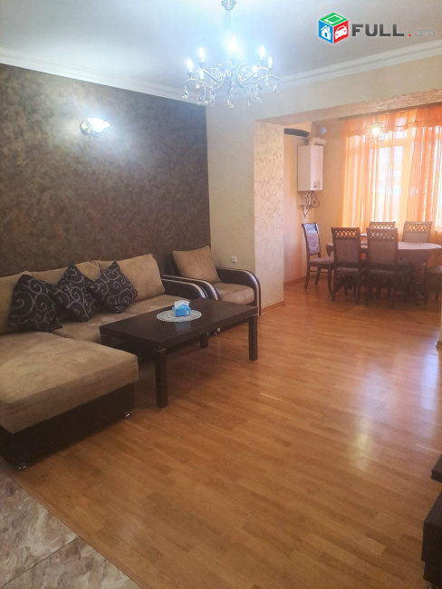  վարձով է տրվում բնակարան կենտրոնում For rent կոդ B1607