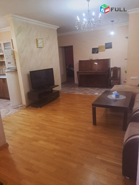  վարձով է տրվում բնակարան կենտրոնում For rent կոդ B1607