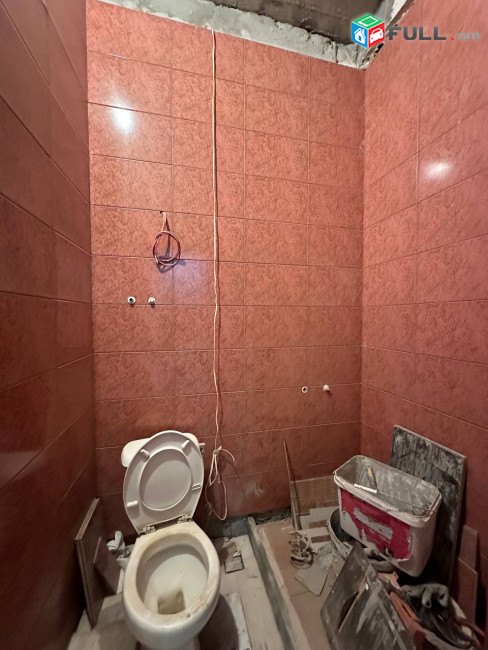 Վարձով 1-ին գիծ կոմերցիոն տարածք։ For rent կոդ G2540