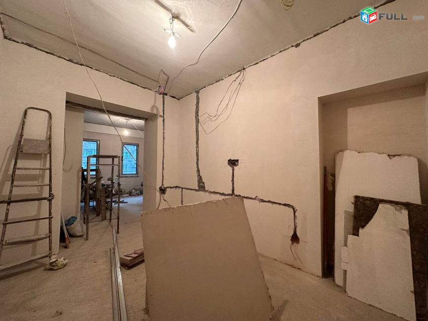 Վարձով 1-ին գիծ կոմերցիոն տարածք։ For rent կոդ G2540