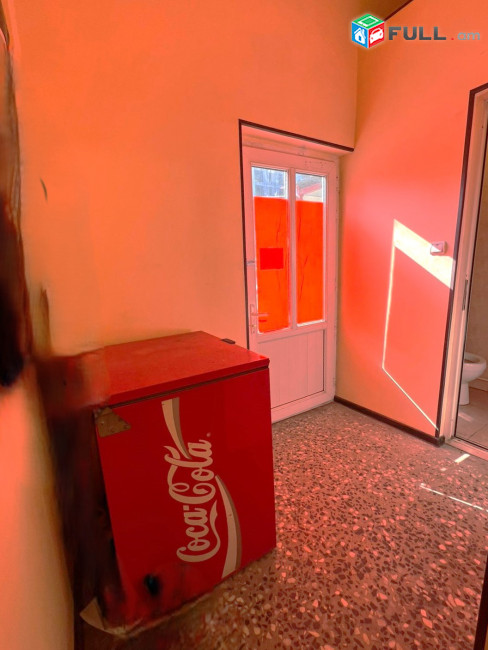 Վարձով 1-ին գիծ կոմերցիոն տարածք։ For rent կոդ G2542