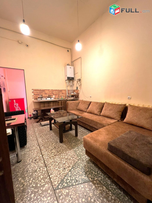 Վարձով 1-ին գիծ կոմերցիոն տարածք։ For rent կոդ G2542