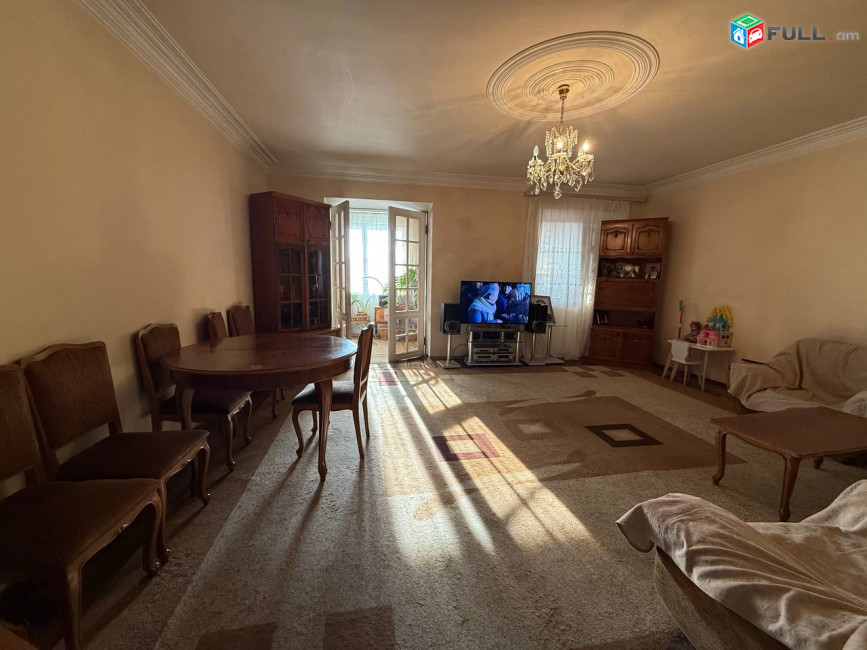 Վաճառվում է 4 սենյականոց բնակարան։ For sale կոդ C1795
