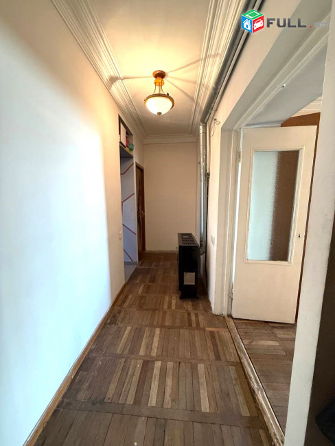 Վաճառվում է 4 սենյականոց բնակարան։ For sale կոդ C1795