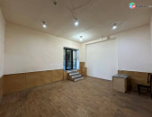 կենտրոնում վարձով է տրվում ապակյա ճակատով կոմերցիոն տարածք։ For rent կոդ G2652