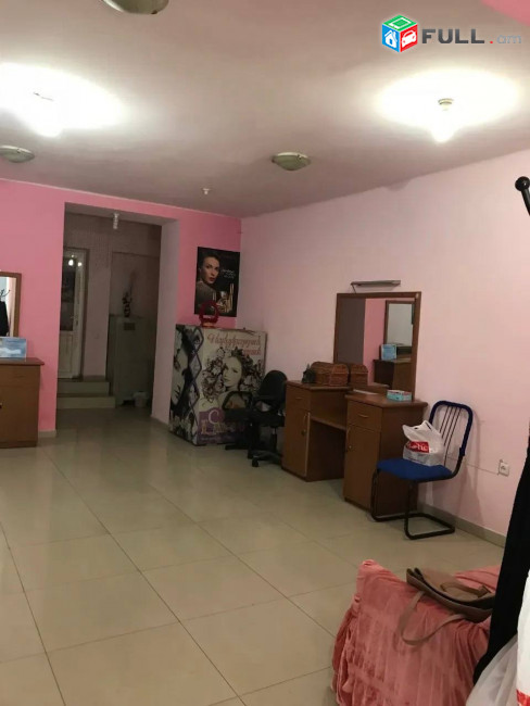 Վաճառվում է 1-ին տարածք, Փոքր Կենտրոնում, առանձին մուտք փողոցի կողմից, for sale, Կոդ C1916