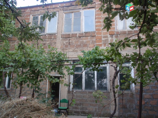 Երկհարկանի առանձնատուն Պտղնի ամառանոցներում, արծիվի մոտ, առանց միջնորդի