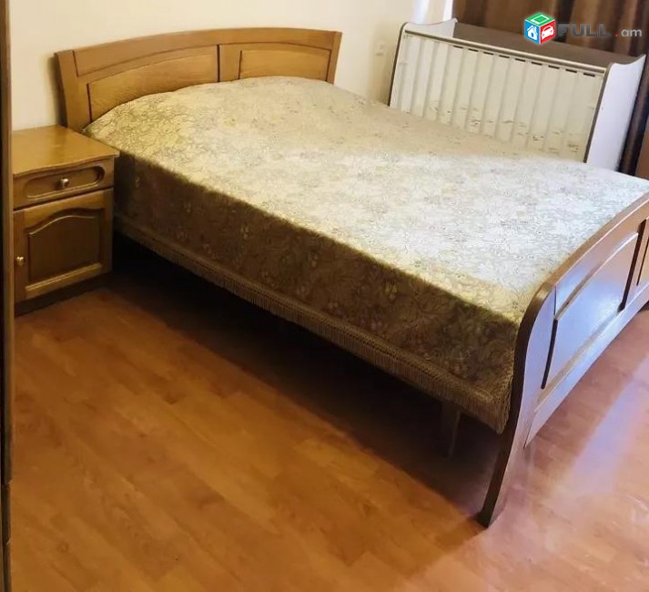 Oravardzov e trvum 3 senyakanots bnakaran Kentronum