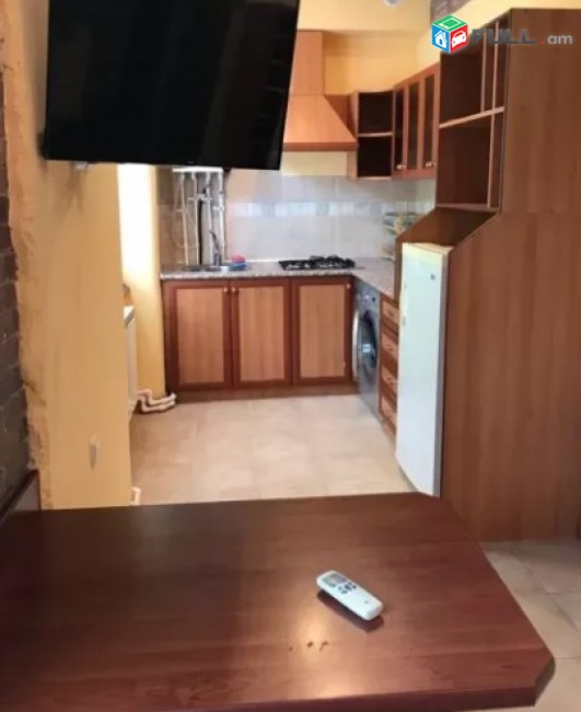 1 սենյականոց բնակարան Վարդանանց փողոցում հանրապետության հրապարակի մոտակայքում