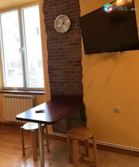 1 սենյականոց բնակարան Վարդանանց փողոցում հանրապետության հրապարակի մոտակայքում