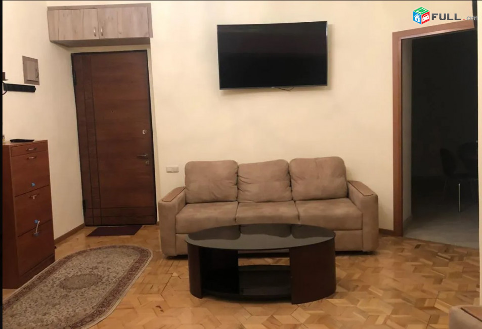 Կենտրոն, լավ հատվածներից մեկում 4 սենյակ