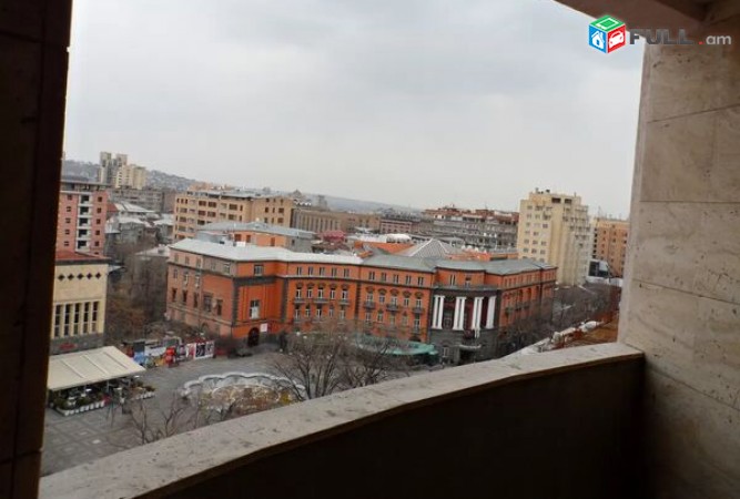 2-4 sen. bnakaranner norakaruyc shenqum, Abovyan poxocum