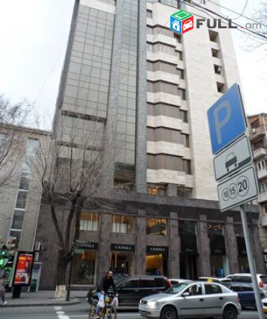 2-4 sen. bnakaranner norakaruyc shenqum, Abovyan poxocum
