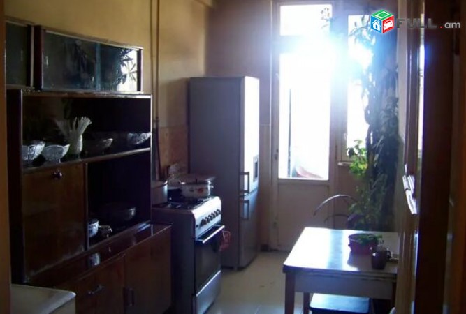 Duplex 3 sen. bnakaran hatuk naxagci shenqum, Papazyan poxoc
