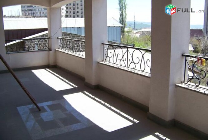 4 harkani arandznatun Komitasi poxotayum vajarq