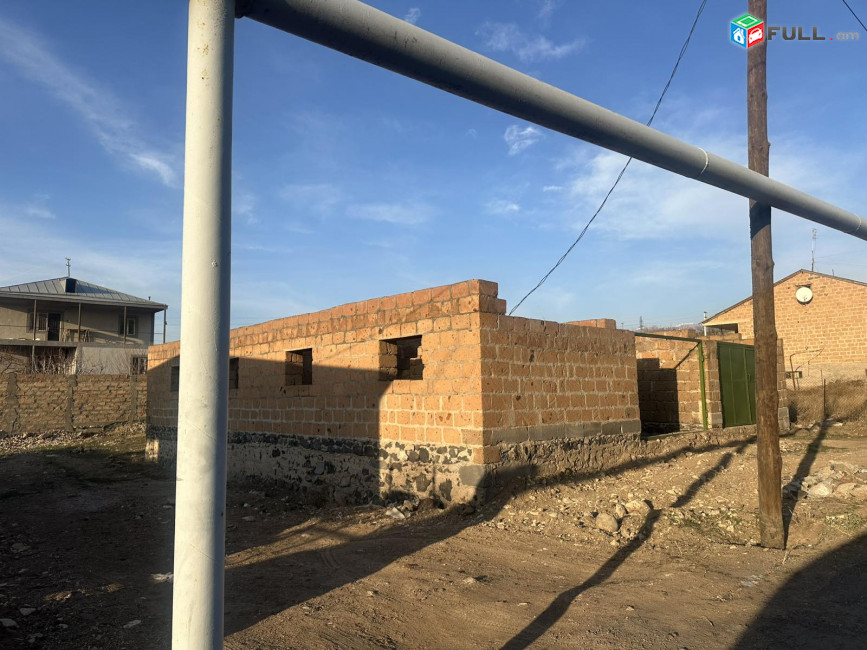 H0877 Հողատարածք կիսակառույց շինությամբ ք․Աշտարակում