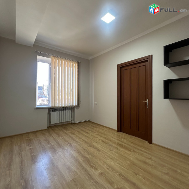 H0940 Չորս հարկանի Կոմերցիոն տարածք Կենտրոնում
