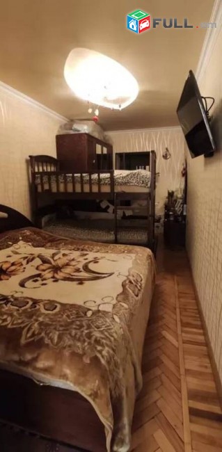 Փափազյան փողոցում վաճառվում է 3 սենյականոց բնակարան։