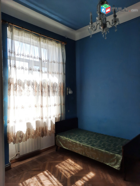 Սայաթ—Նովա,Օպերայի մոտի շենքը,90քմ,3 սենյակ,բնակարանը 115քմ է և 4 սենյականոց,բայց տրվում է 3 սենյակը