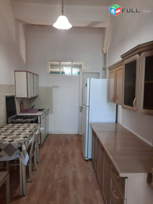 Սայաթ—Նովա,Օպերայի մոտի շենքը,90քմ,3 սենյակ,բնակարանը 115քմ է և 4 սենյականոց,բայց տրվում է 3 սենյակը