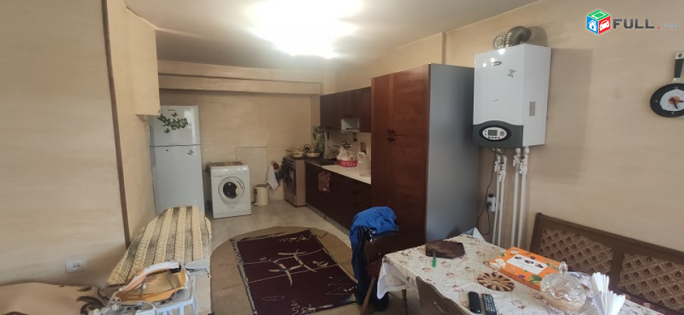 Բյուզանդի փողոց,Վերնիսաժի հետնամասում 4 սենյականոց բնակարան,2 սան հանգույց,բոլոր հարմարություններո
