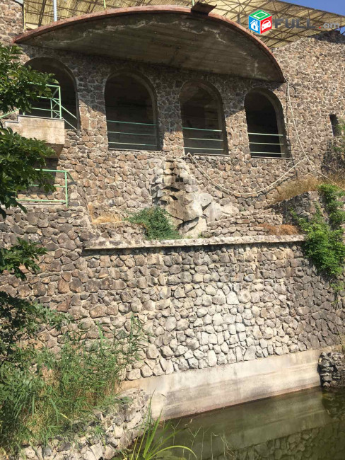 Բլուր թաղամաս,նորակառույց,առանց հարդարման աշխատանքների,հող 2000քմ,շենք 1000քմ