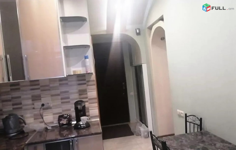 Փոքր Կենտրոն / 2 սենյակ / Բաց պատշգամբ / ԿՈԴ 1228
