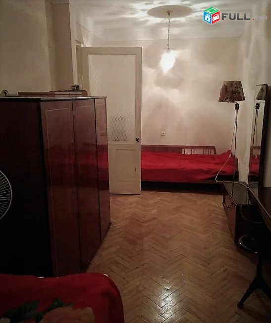 Օպերայի մոտ քարե շենքում 2 սենյակ ԿՈԴ 1223