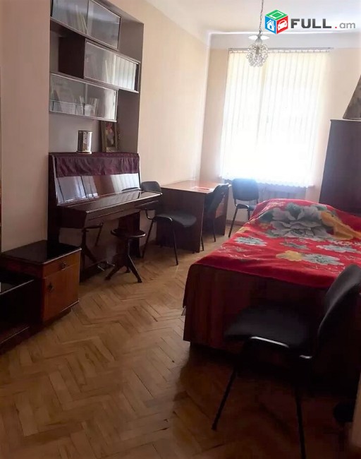 Օպերայի մոտ քարե շենքում 2 սենյակ ԿՈԴ 1223