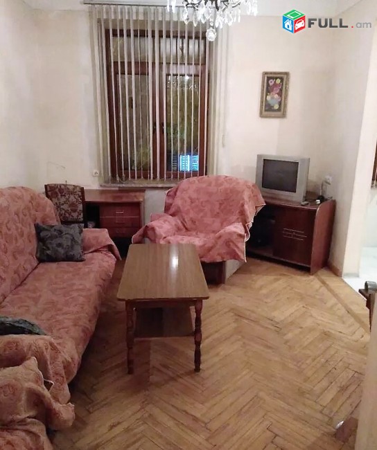 Օպերայի մոտ քարե շենքում 2 սենյակ ԿՈԴ 1223