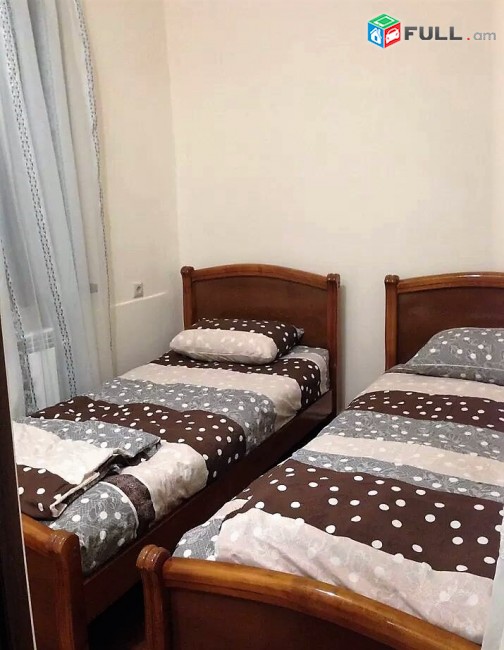 Օպերայի մոտ/ քարե շենք/ լիարժեք 2 սենյակ ԿՈԴ 1053 