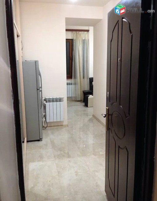 Օպերայի մոտ/ քարե շենք/ լիարժեք 2 սենյակ ԿՈԴ 1053 