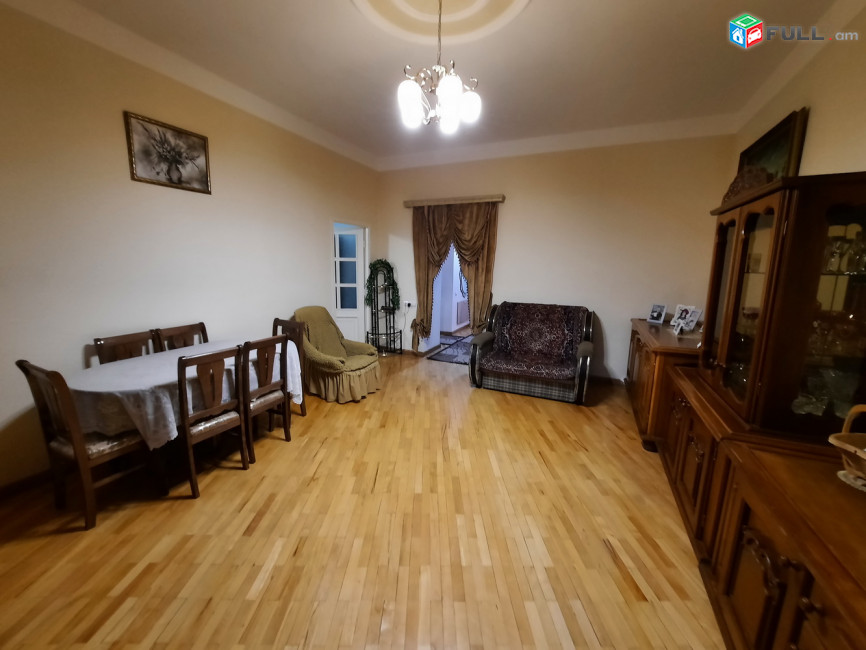3 սենյականոց բնակարան Կենտրոնում, 80 ք.մ., 3/1 հարկ, կապիտալ վերանորոգված