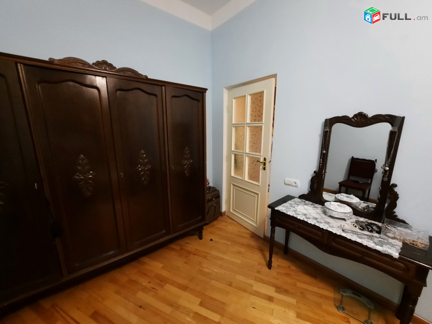3 սենյականոց բնակարան Կենտրոնում, 80 ք.մ., 3/1 հարկ, կապիտալ վերանորոգված