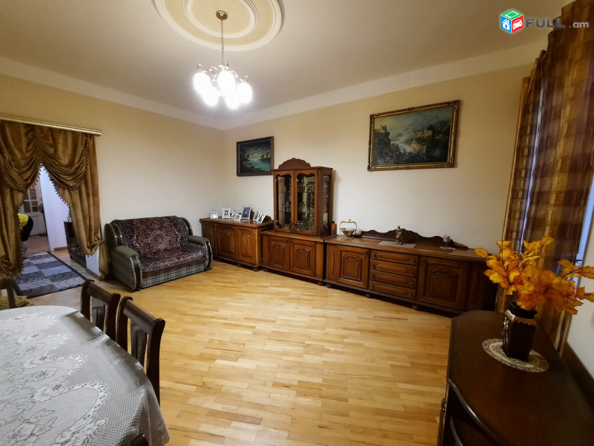 3 սենյականոց բնակարան Կենտրոնում, 80 ք.մ., 3/1 հարկ, կապիտալ վերանորոգված