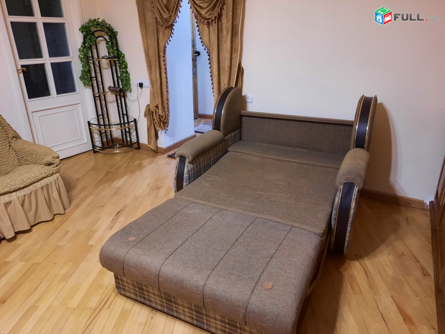 3 սենյականոց բնակարան Կենտրոնում, 80 ք.մ., 3/1 հարկ, կապիտալ վերանորոգված