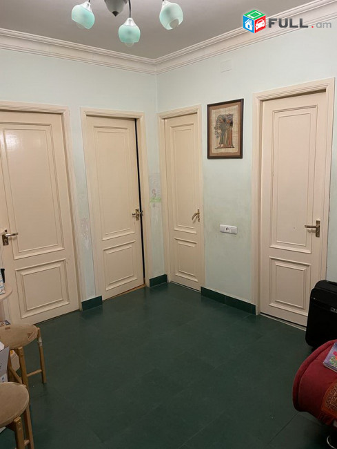 4 սենյականոց բնակարան Կիևյան փողոցում, 1/9 հարկ, կապիտալ վերանորոգված, կանգառի և մետրոյի մոտ