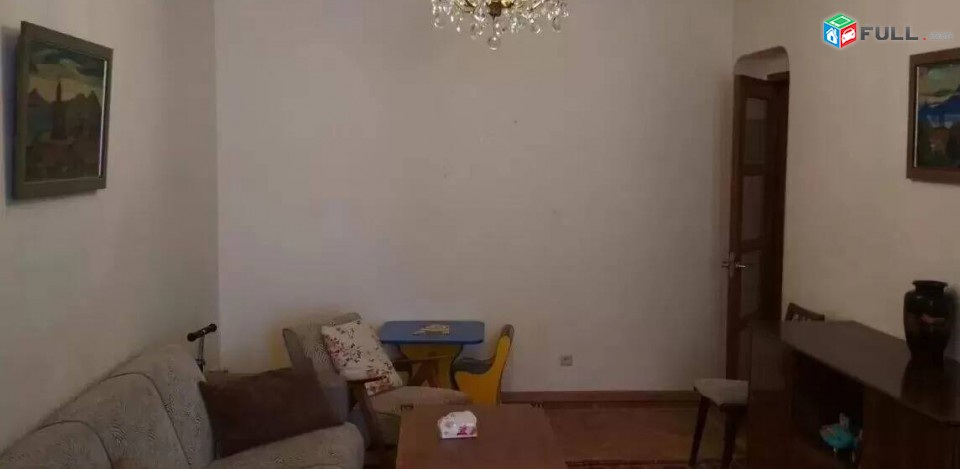 2 սենյականոց բնակարան Վահրամ Փափազյան փողոցում, 65 ք.մ., 2/5 հարկ, կապիտալ վերանորոգված, քարե շենք