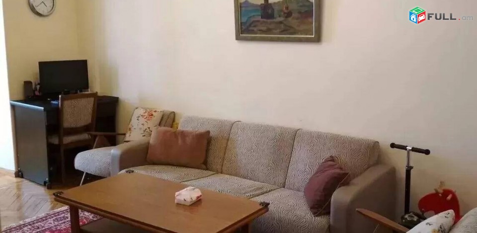 2 սենյականոց բնակարան Վահրամ Փափազյան փողոցում, 65 ք.մ., 2/5 հարկ, կապիտալ վերանորոգված, քարե շենք