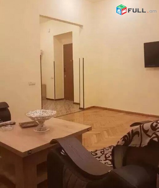 3 սենյականոց բնակարան Տիգրան Մեծի պողոտայում, 65 ք.մ., 2/4 հարկ, կապիտալ վերանորոգված, քարե շենք
