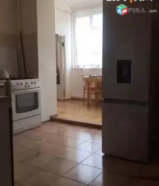 2 սենյականոց բնակարան Նալբանդյան փողոցում, 72 ք.մ., 3/5 հարկ, կապիտալ վերանորոգված, քարե շենք
