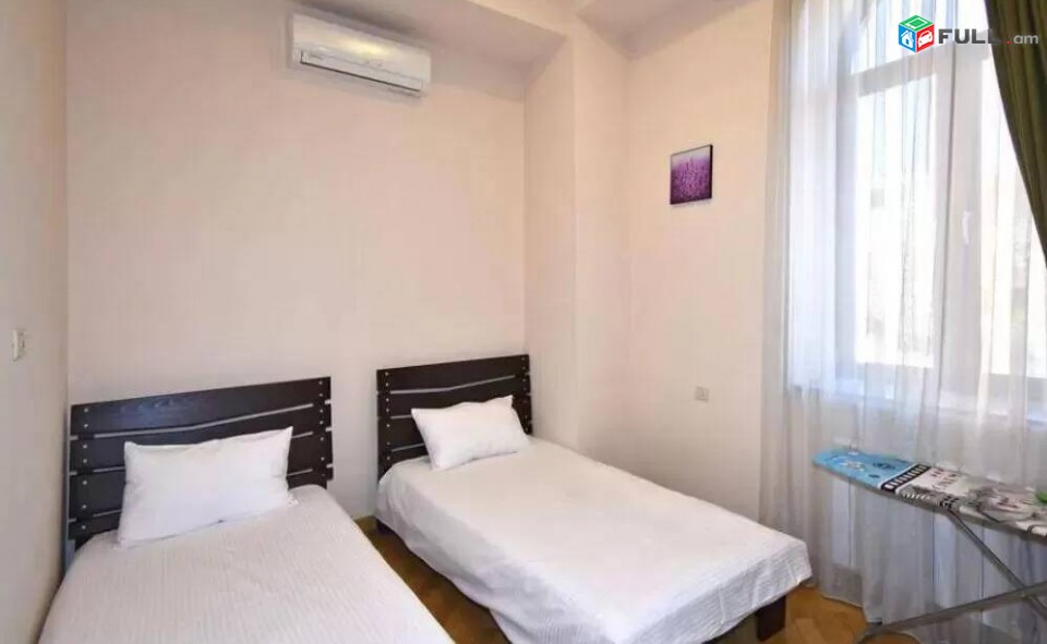 2 սենյականոց բնակարան Չարենցի փողոցում, 45 ք.մ., նախավերջին հարկ, կապիտալ վերանորոգված, քարե շենք