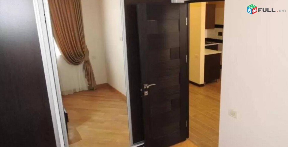 2 սենյականոց բնակարան Չարենցի փողոցում, 57 ք.մ., նախավերջին հարկ, կապիտալ վերանորոգված, քարե շենք